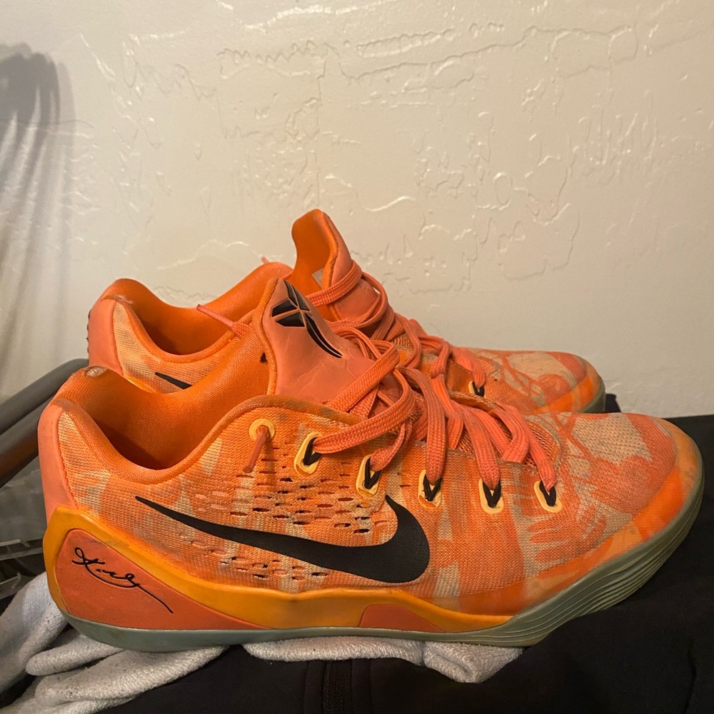 Kobe 9 “Bright Mango”